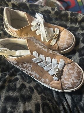 Michael Kors Tan and White Logo-Accent Low-Top Sneakers (bc)
